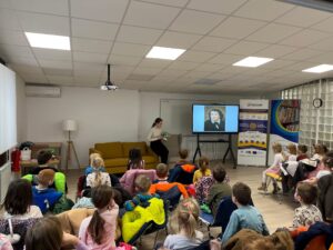 Predstavitev knjige skupini otrok